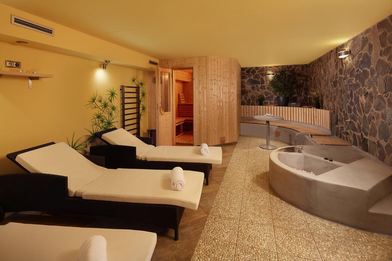 Jbx Resort Hotel Albatros Přední Výtoň Екстериор снимка